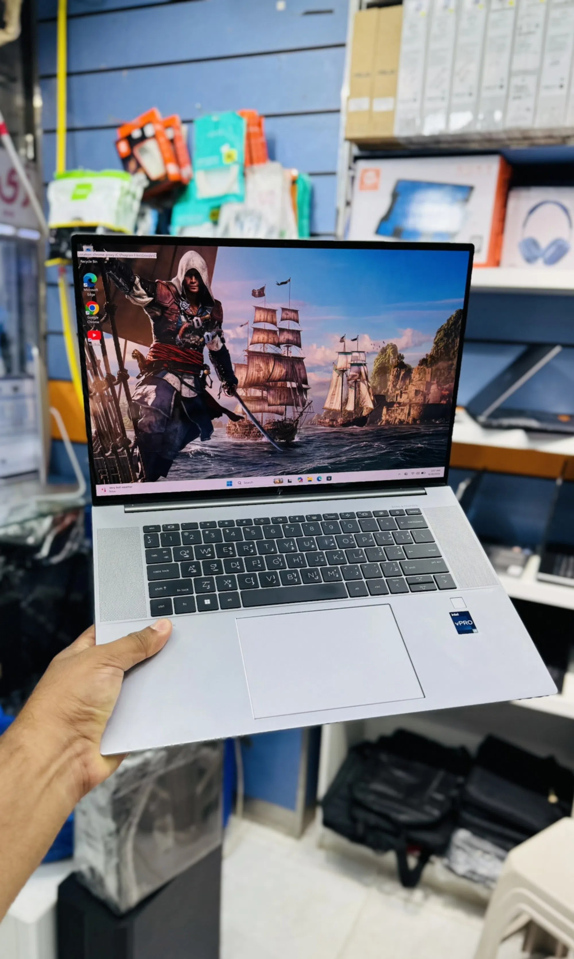 HP ZBOOK STUDIO G10 WORKSTATION / 6GB RTX A3000 / 16GB DDR5 / 4K 16” DISPLAY - 2